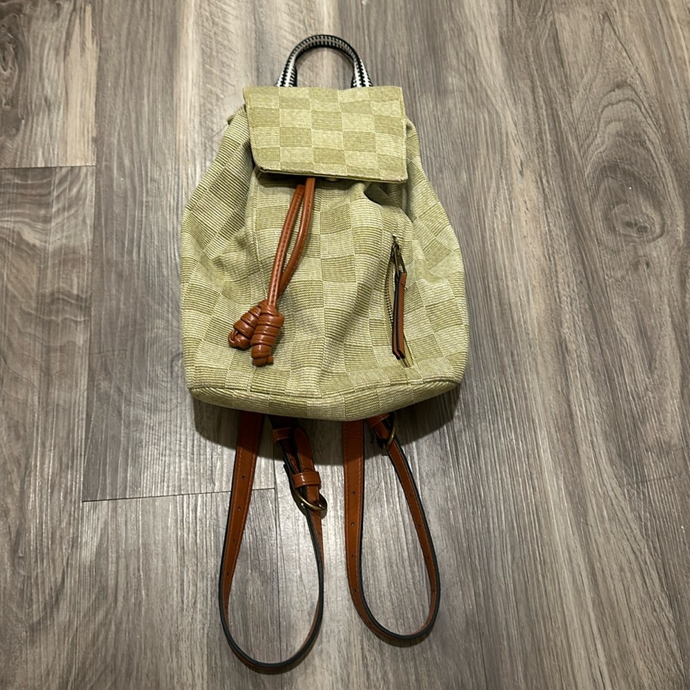 🎒 Universal Thread Checkered Mini Backpack